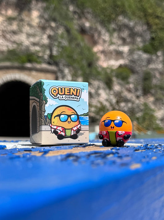 Queni la Quenepa™ - Edición Tropical - Figurita Coleccionable