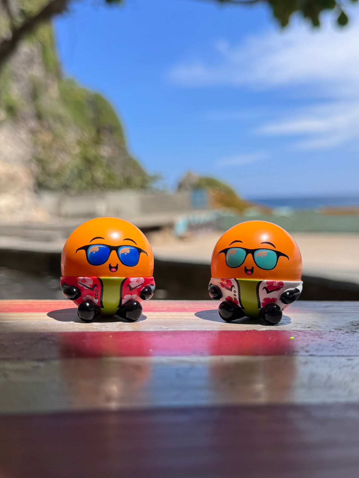 Queni la Quenepa™ - Edición Tropical - Figurita Coleccionable